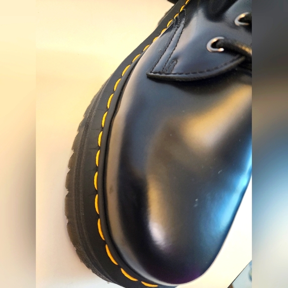 Dr. Martens Black Leather Boots for Men - Picture 11 of 16